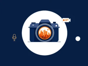 Minimalistische camera silhouet met nieuwselementen in marineblauw en oranje, lens toont stadspanorama