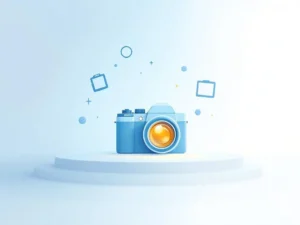 Moderne camera silhouet met geometrische vormen op blauwe gradiënt achtergrond, gouden spotlight op lens