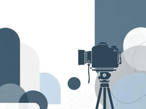 Camera silhouet met weegschaal icoon op witte achtergrond, symboliseert ethische journalistiek en professionele fotografie