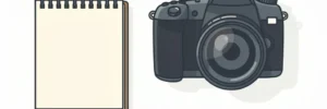 Professionele camera op een bureau naast een open notitieboek en potlood, minimalistische vectorillustratie in blauw, zand en antraciet.